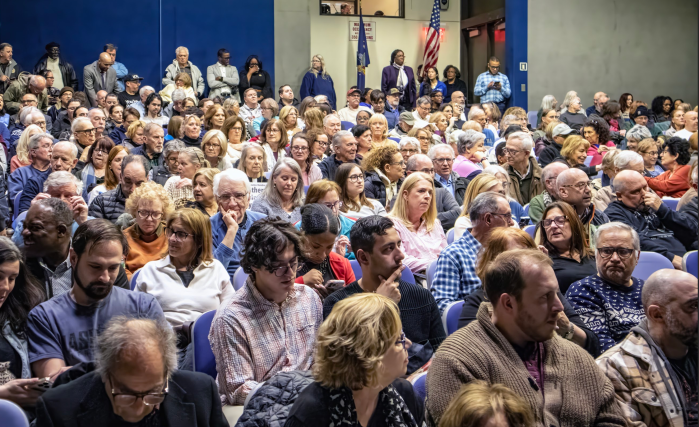 Audience listening to Gillen speak.